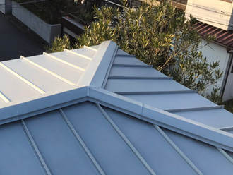 屋根の部分葺き替え工事　屋根材取り付け