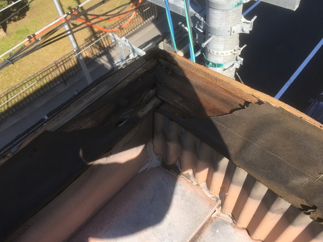 笠木が雨漏り原因箇所に！？非常に多い笠木からの雨漏り例｜アメピタ吹田店