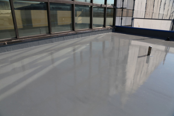 ウレタン防水工事の通気緩衝工法で陸屋根からの雨漏りを改善しました