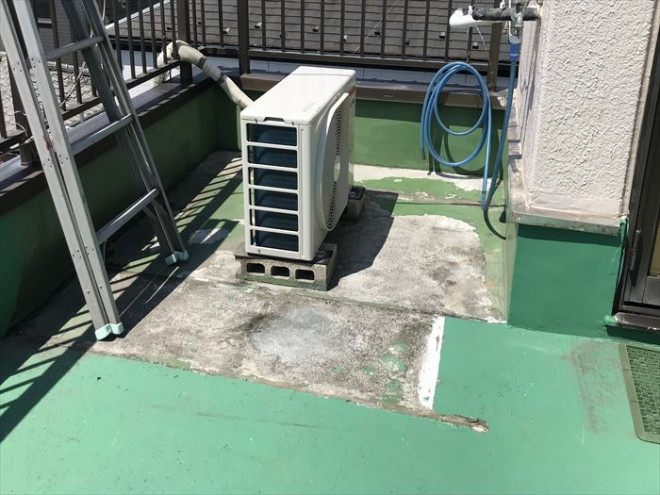 江戸川区北小岩にて陸屋根・バルコニーの防水層劣化に伴う雨漏りの補修調査を実施しました