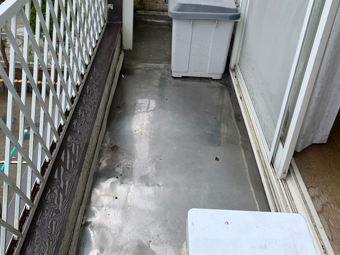 新宿区喜久井町で和室の天井が雨漏りしていたため調査したところバルコニー床が原因でした