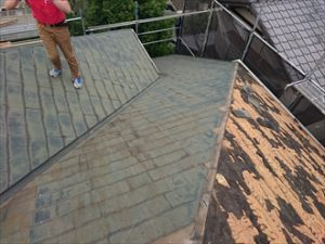 既存のスレートを剥がします