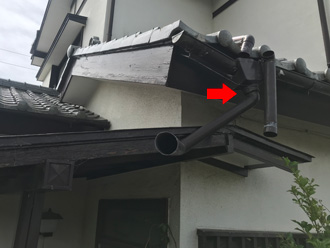 雨樋が外れている