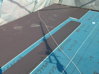 ガルバリウム鋼板の屋根材設置