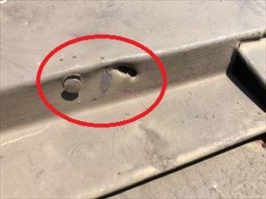 棟板金を打ち直した際に開いた穴