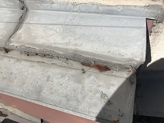 経年劣化が激しい雨仕舞板金