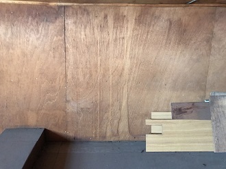 雨染みが見られる小屋裏