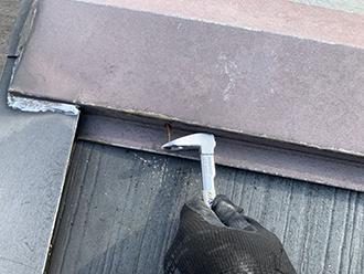 劣化した棟板金の釘