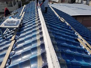 芯材になんばん漆喰をぬっていきます