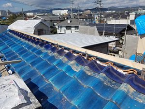 棟の土台に芯材を設置