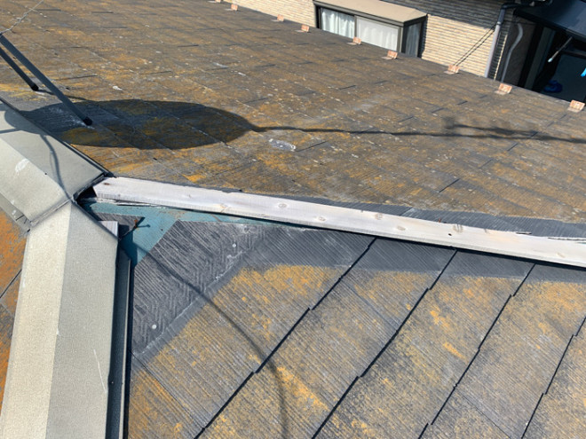 横浜市保土ケ谷区和田で強風で剥がれた棟板金を火災保険で補修