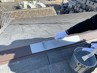 錆止めを塗ります