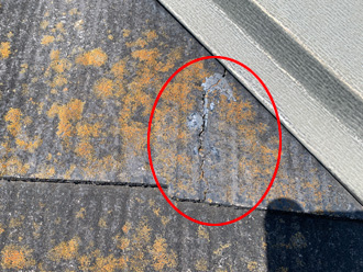 スレートが割れている