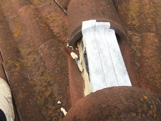 柏市関場町で棟瓦が台風によって飛散し雨漏りが発生