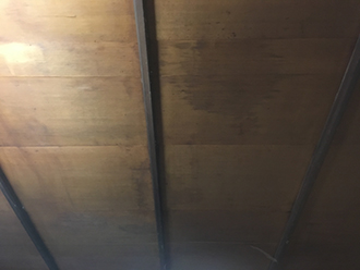 雨漏りしている和室天井