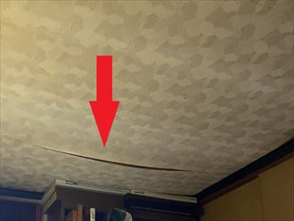 室内天井で雨漏り発覚