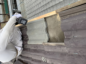 飛散した瓦の修繕