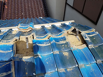 のし瓦・葺き土の撤去
