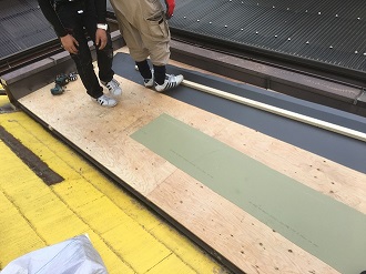 谷板金に使用するガルバリウム鋼板