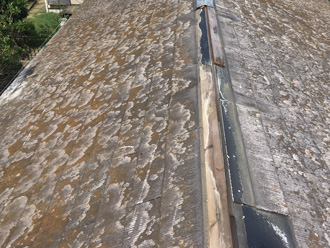 スレート屋根の板金が飛散した