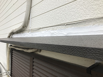 隙間をモルタルで修繕