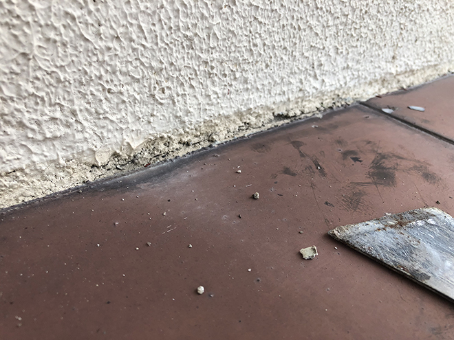 外壁と1階屋根との取り合い