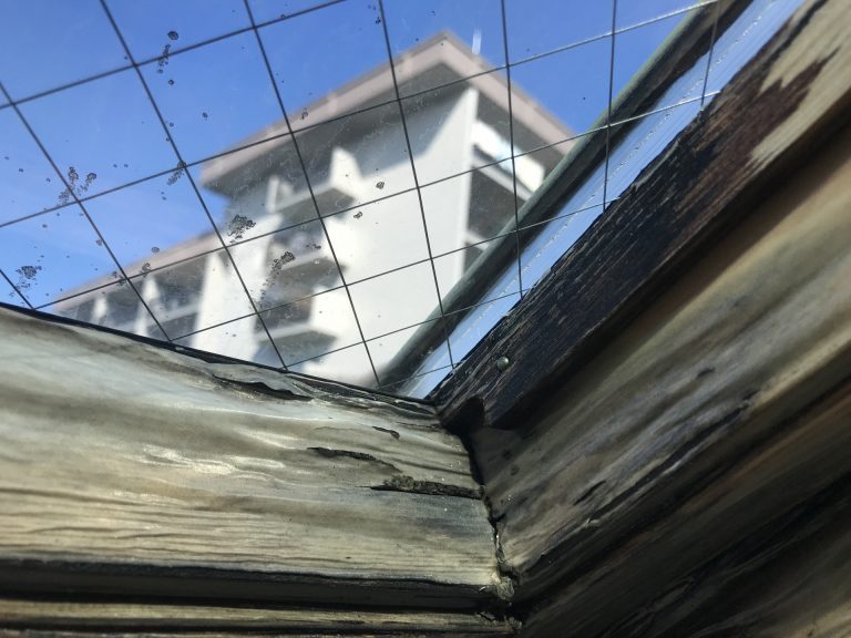 雨漏りを起こした天窓