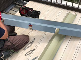 ベランダに収まるように板金を加工