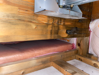 小屋裏の雨漏りを確認