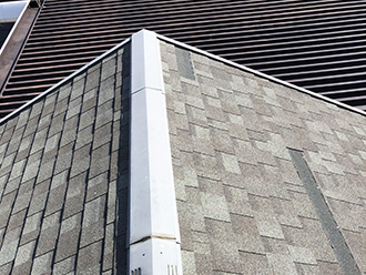 剥がれたアスファルトシングル