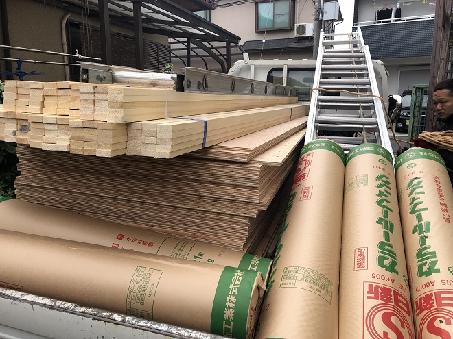 葺き替え工事｜野地板の増し張りとルーフィング工事を行います