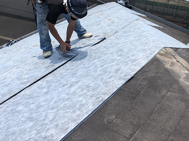 吹田市津雲台で屋根カバー工事。雨水浸入を防ぐ雨仕舞についてご説明します