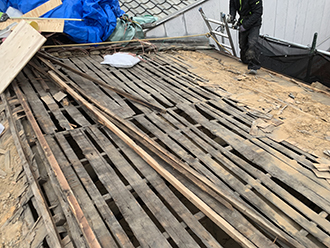 腐食した野地板