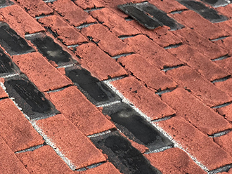 剥がれたアスファルトシングル