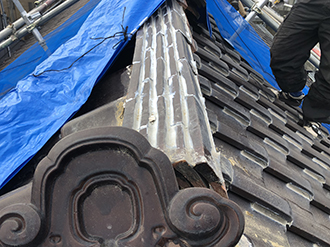 棟の倒壊した現場