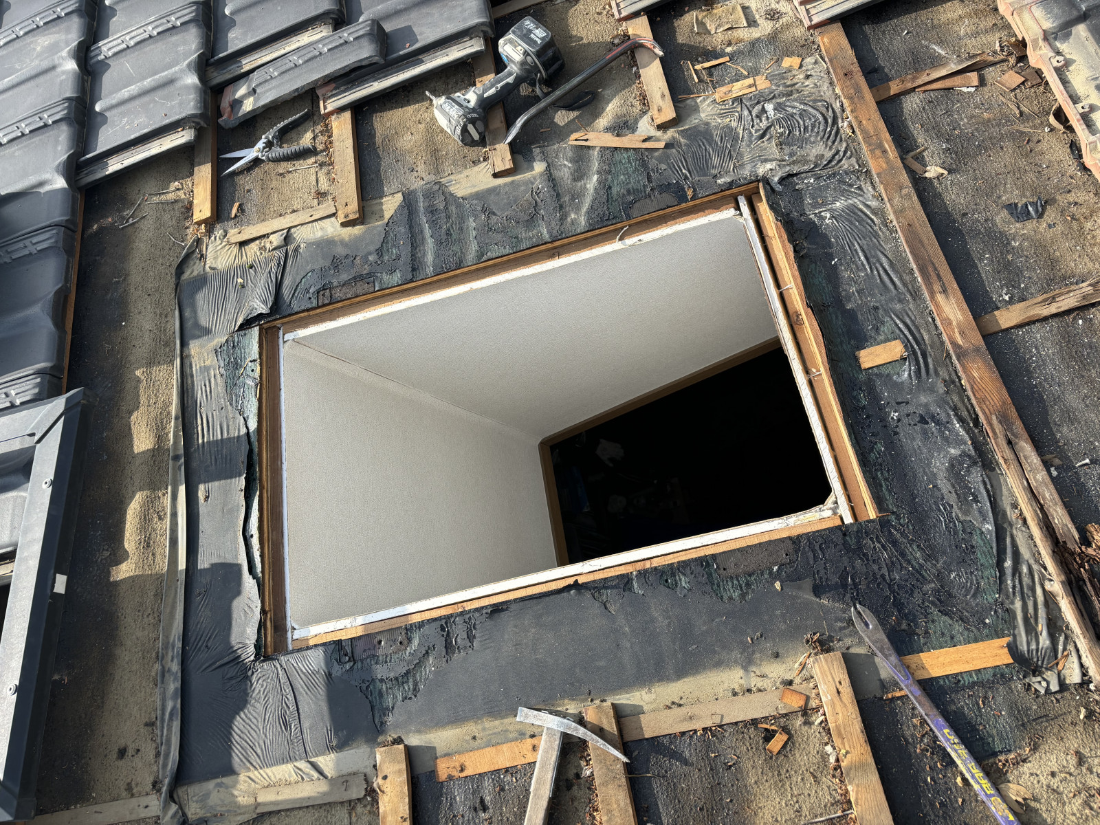 守山区で天窓を撤去した様子