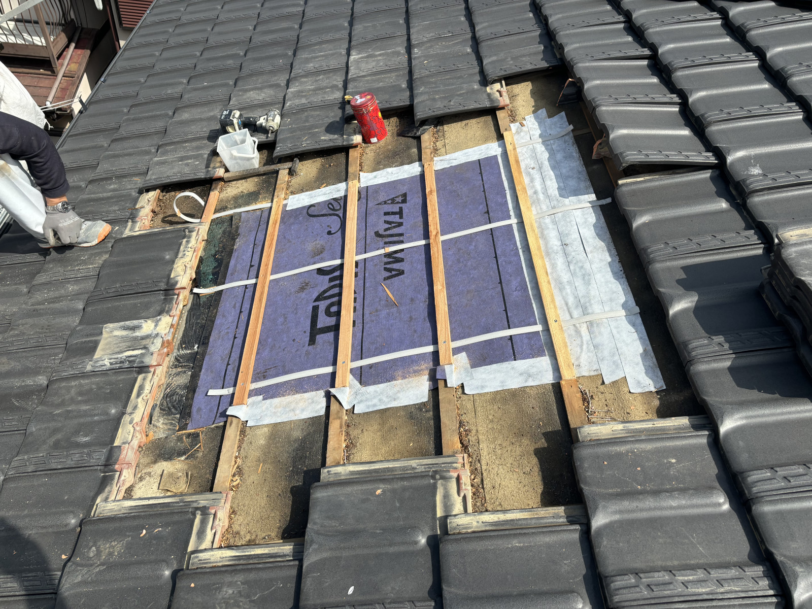 守山区で天窓撤去した後の下地