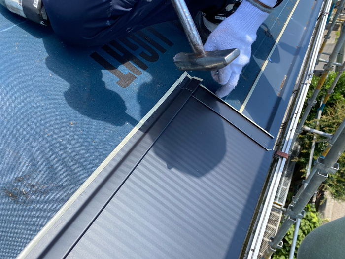 新しい屋根材の設置