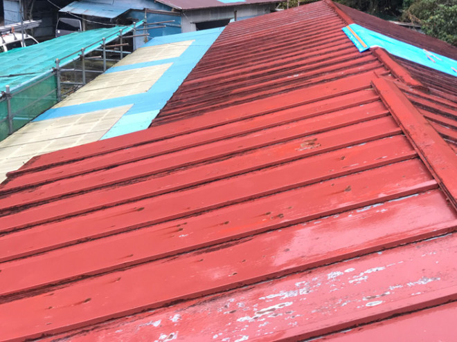 横浜市磯子区新杉田町の瓦棒屋根が錆びて雨漏りが発生