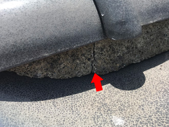 漆喰にヒビができている