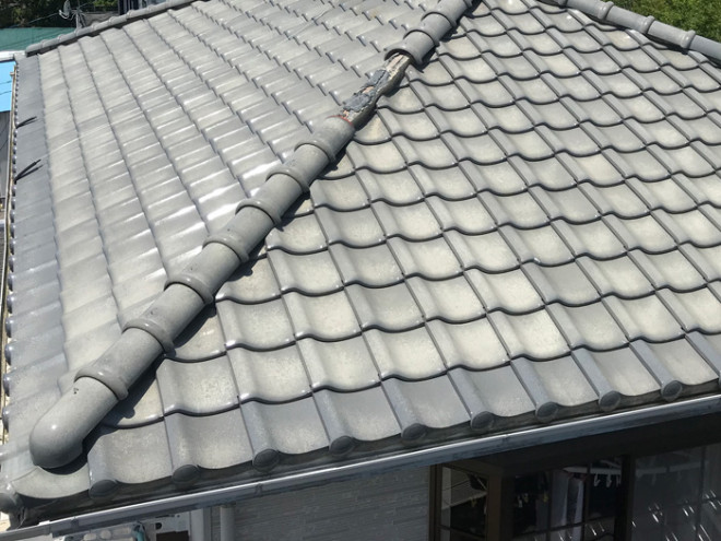 横浜市鶴見区北寺尾で雨漏りからの瓦の部分葺き直しと棟取り直し工事をご提案