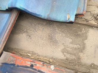 防水紙が劣化している