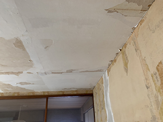 室内クロスの張替え作業