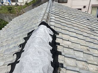 千葉市花見川区幕張町にて雨漏りを起こしかねない日本瓦の補修点検、火災保険を利用した復旧工事をご提案