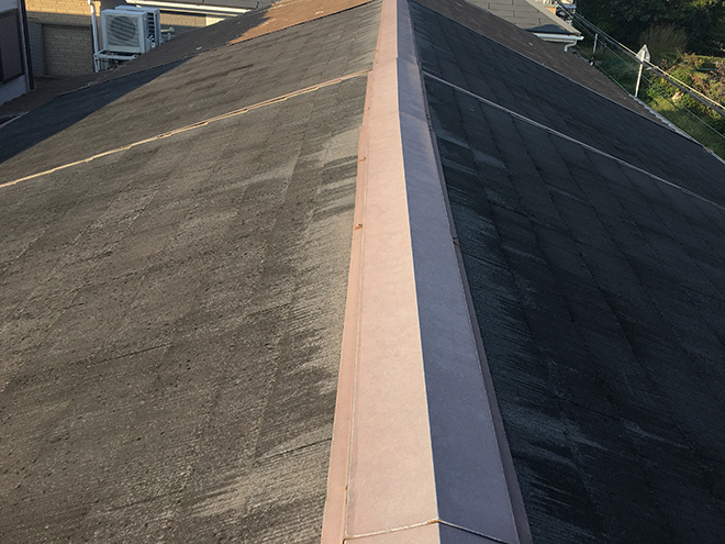 吹田市南金田で築22年の色褪せたスレートを屋根塗装前に現場調査