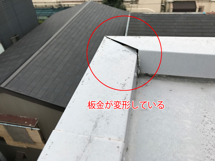 練馬区谷原のアパートで長年の外壁からの雨漏りで内装の壁崩れ