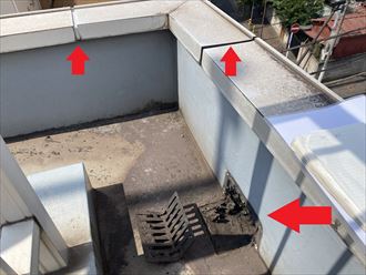 笠木の隙間と排水口