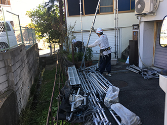 足場を準備します