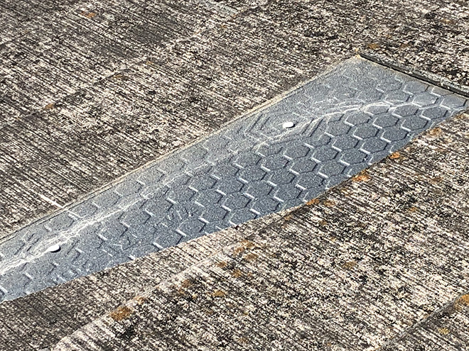 吹田市でカビや苔の生えたスレートは耐用年数が近く雨漏りの危険性