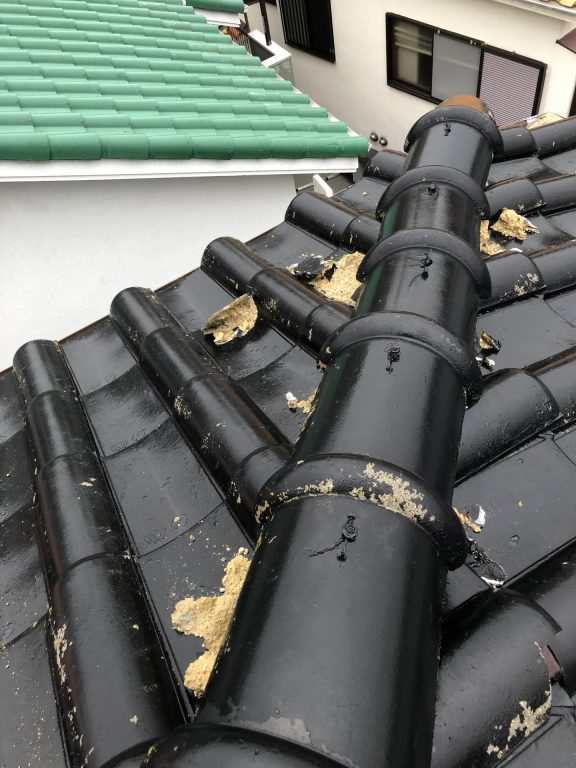 葺き土が流れ出ている